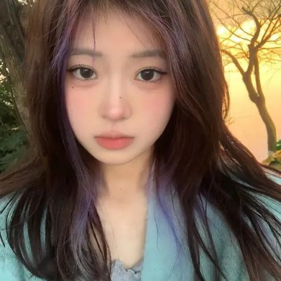 有秘密的她 封面
